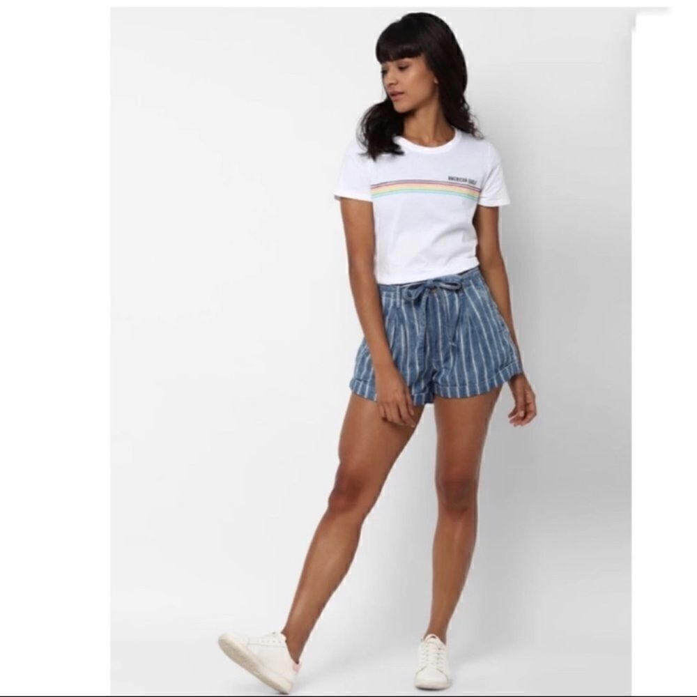 American Eagle Women Blue Super High-Waisted Striped Paperbag Short